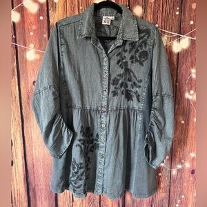 Parsley & Sage Mineral Wash Embroidered Button-Down
Tunic Top Large